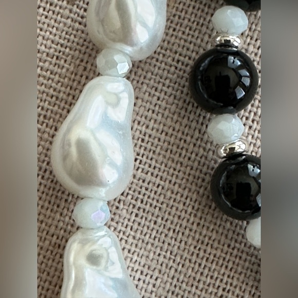 20-1/2 inch White Shell Pearl Baroque bead Necklace NWOT - Picture 2 of 10